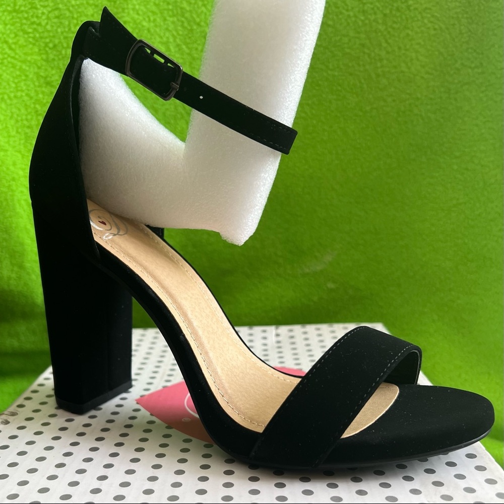 Sandal heel, black, new, size 6.5